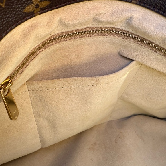 Louis Vuitton Artsy MM Monogram Bag - Picture 11 of 16